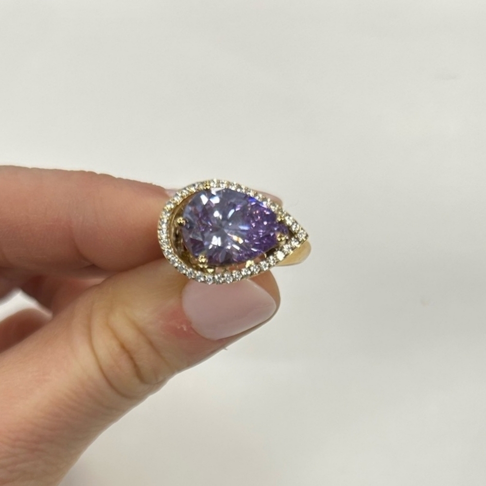 💜▪️Suzy Levian ▪️Yellow Sterling Silver Purple Pearshape CZ Ring Size 7.5 - Picture 2 of 7